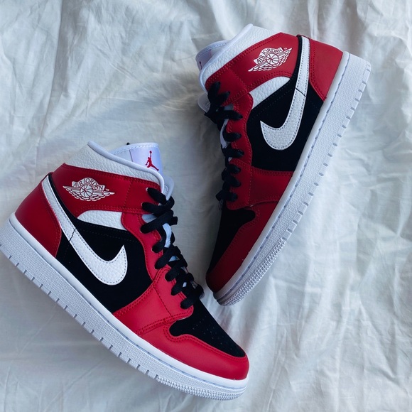 Women’s Air Jordan 1 Mid - Picture 7 of 11